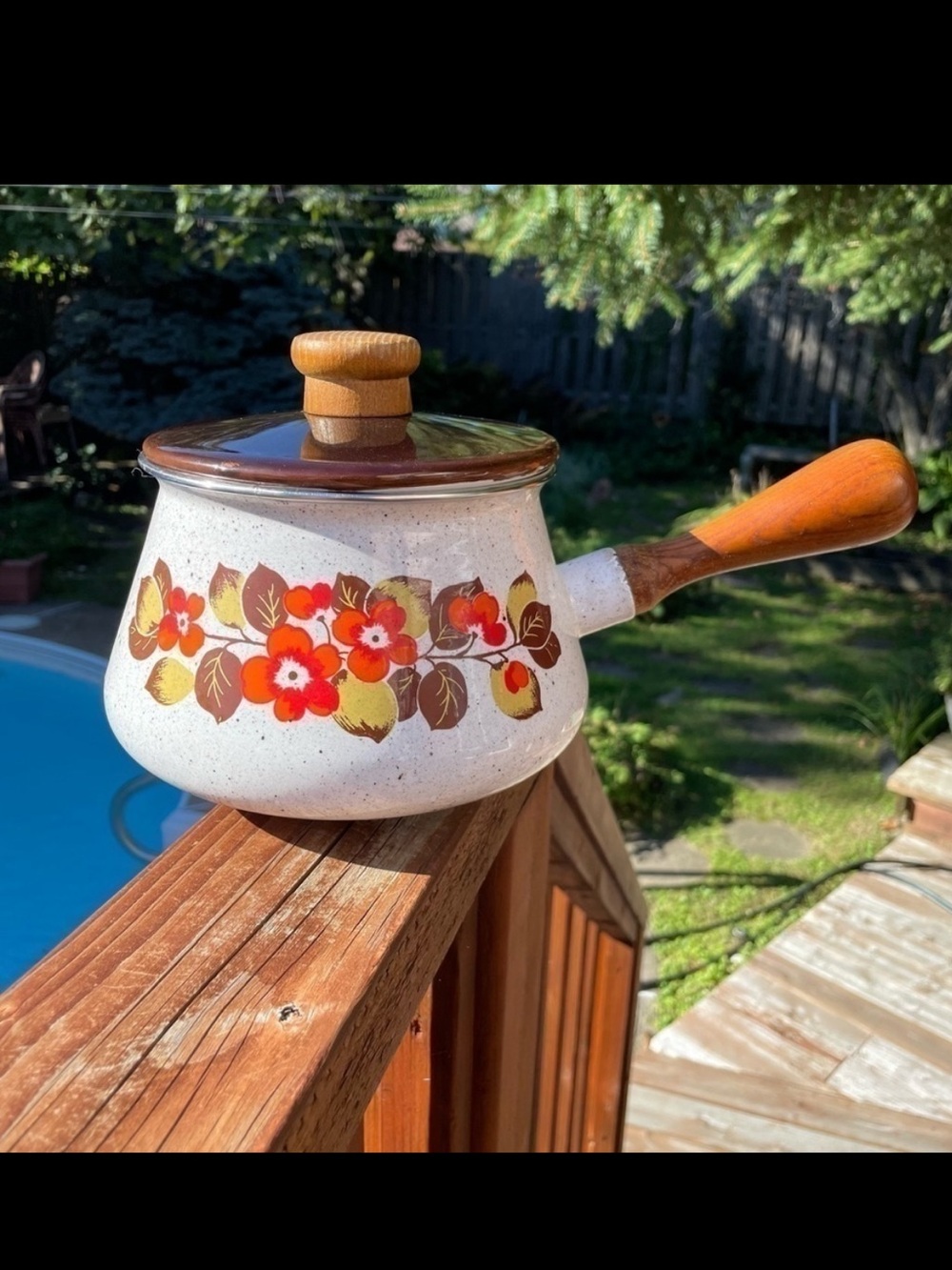70s Retro Fondue Pot 🍲